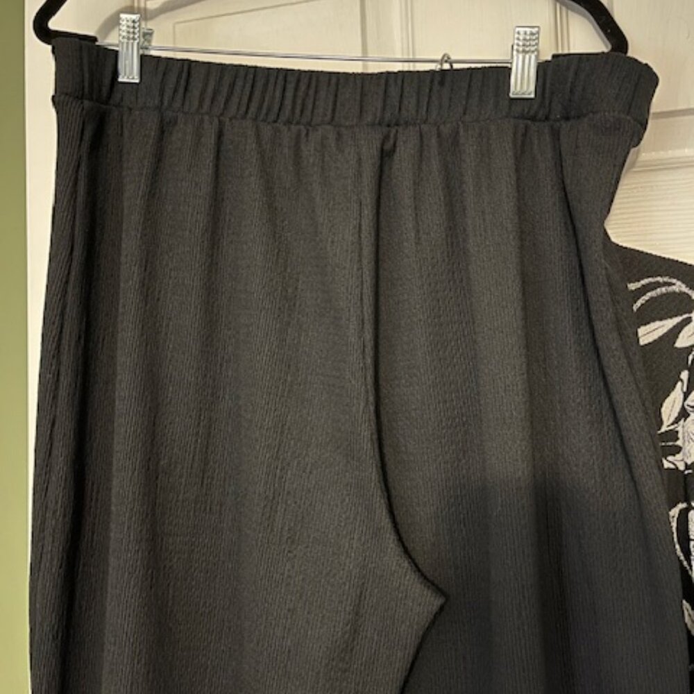 Tahari 2-piece crepe outfit - wide leg pants, cap sleeve top - super comfy - XL - Picture 5 of 7
